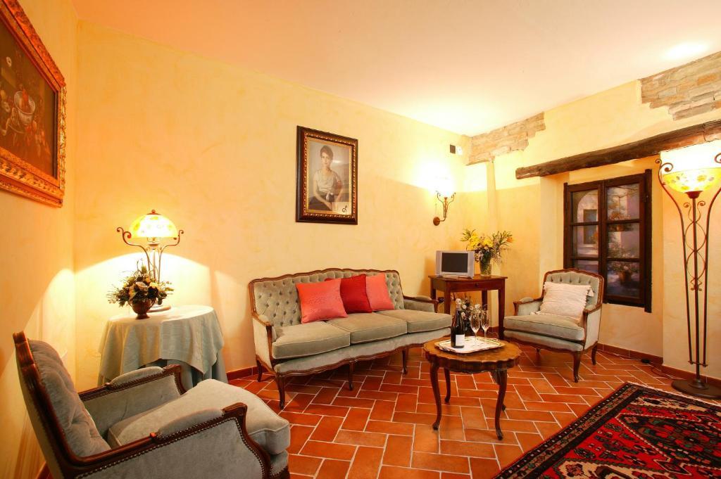 Aparthotel La Maragliana Castel Rocchero Pokoj fotografie